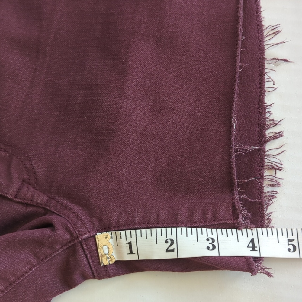 AEO Super Stretch Hi Rise Frayed Hem Shortie Cut Off Mom Shorts 00 Burgundy - Picture 13 of 13